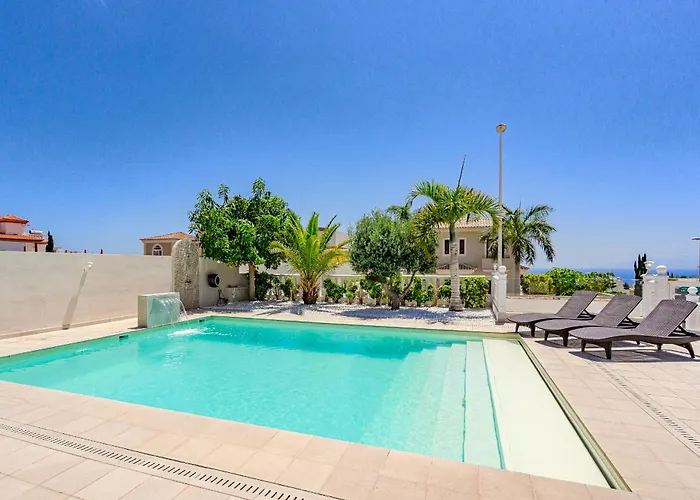 Villa Sabina - 6 Bedroom House